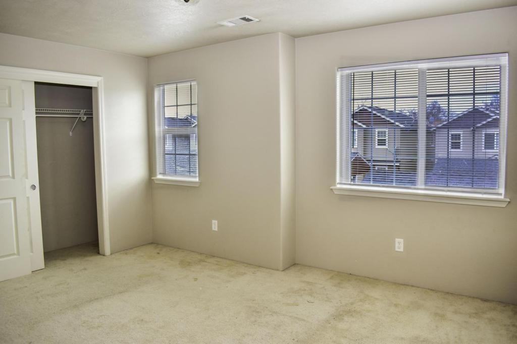 652 Midway Rd - Photo 6 of 17