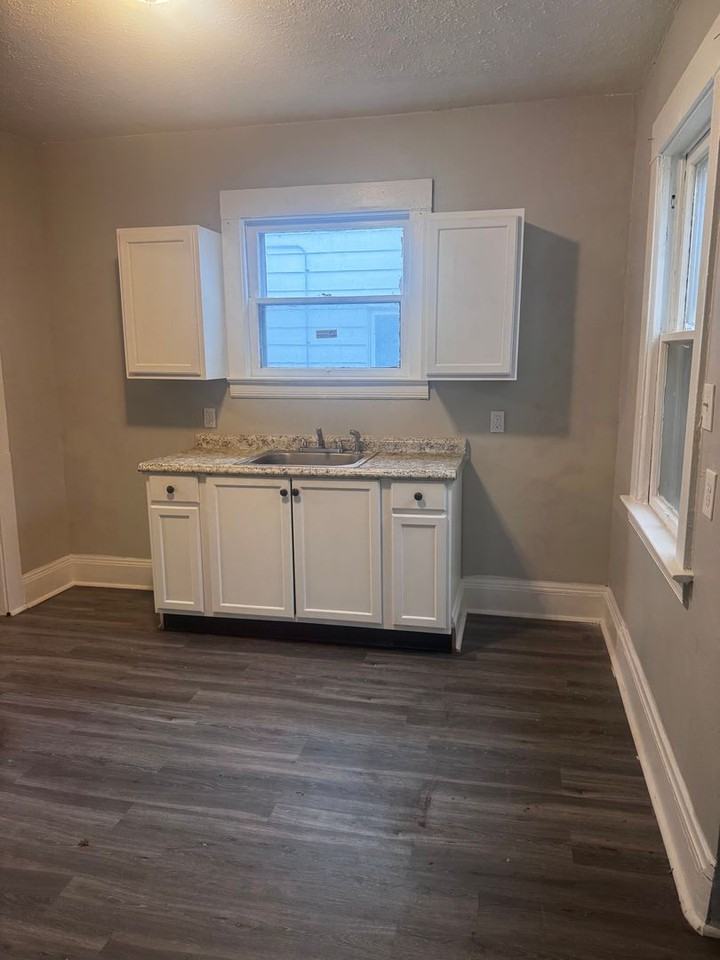 665 E 131st St - Photo 5 of 10