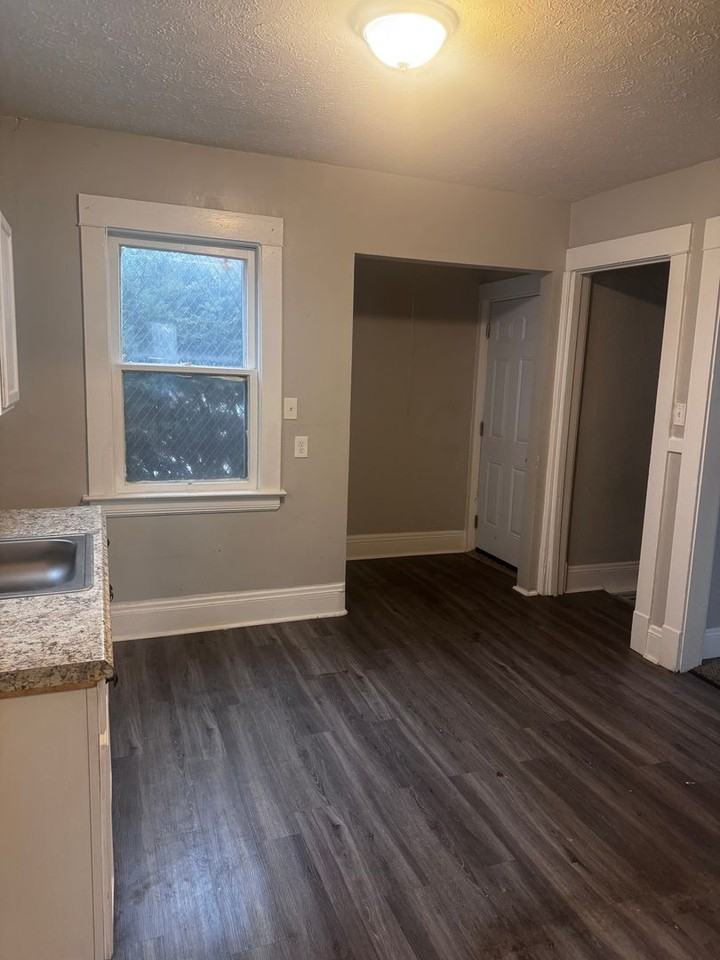 665 E 131st St - Photo 6 of 10