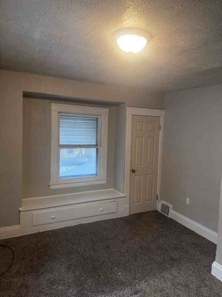 665 E 131st St - Photo 7 of 10