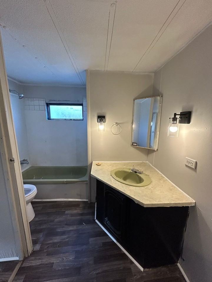 Meridian MHP - Photo 3 of 21