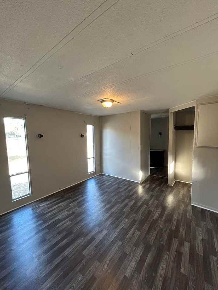 Meridian MHP - Photo 5 of 21