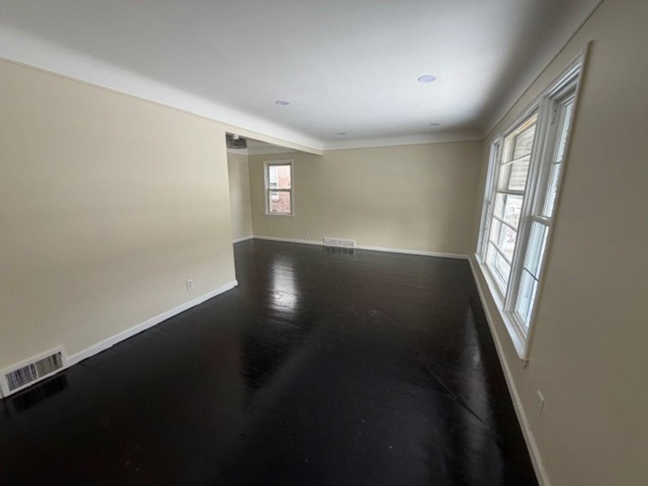 7611 Braile St - Photo 4 of 20