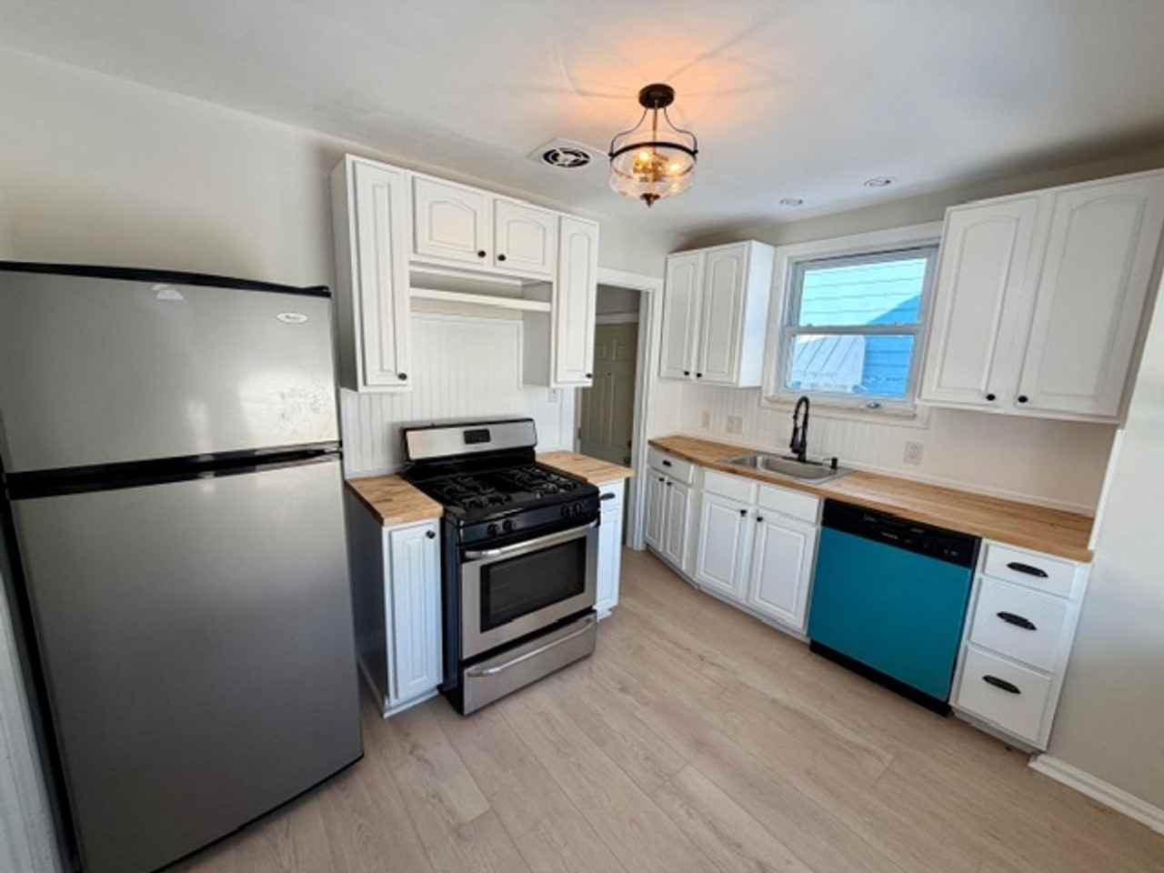 6219 Plainview Ave - Photo 2 of 16