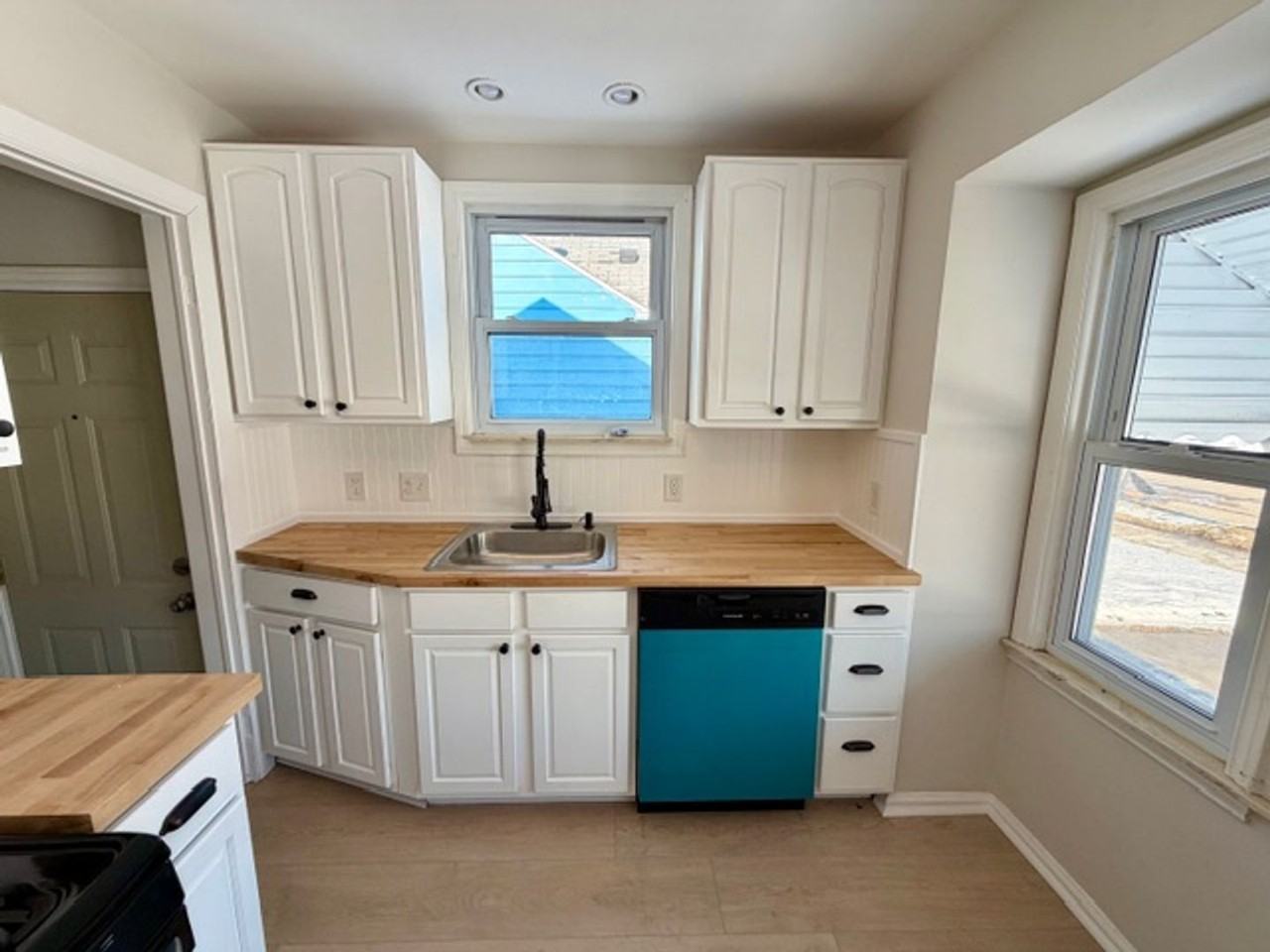 6219 Plainview Ave - Photo 3 of 16