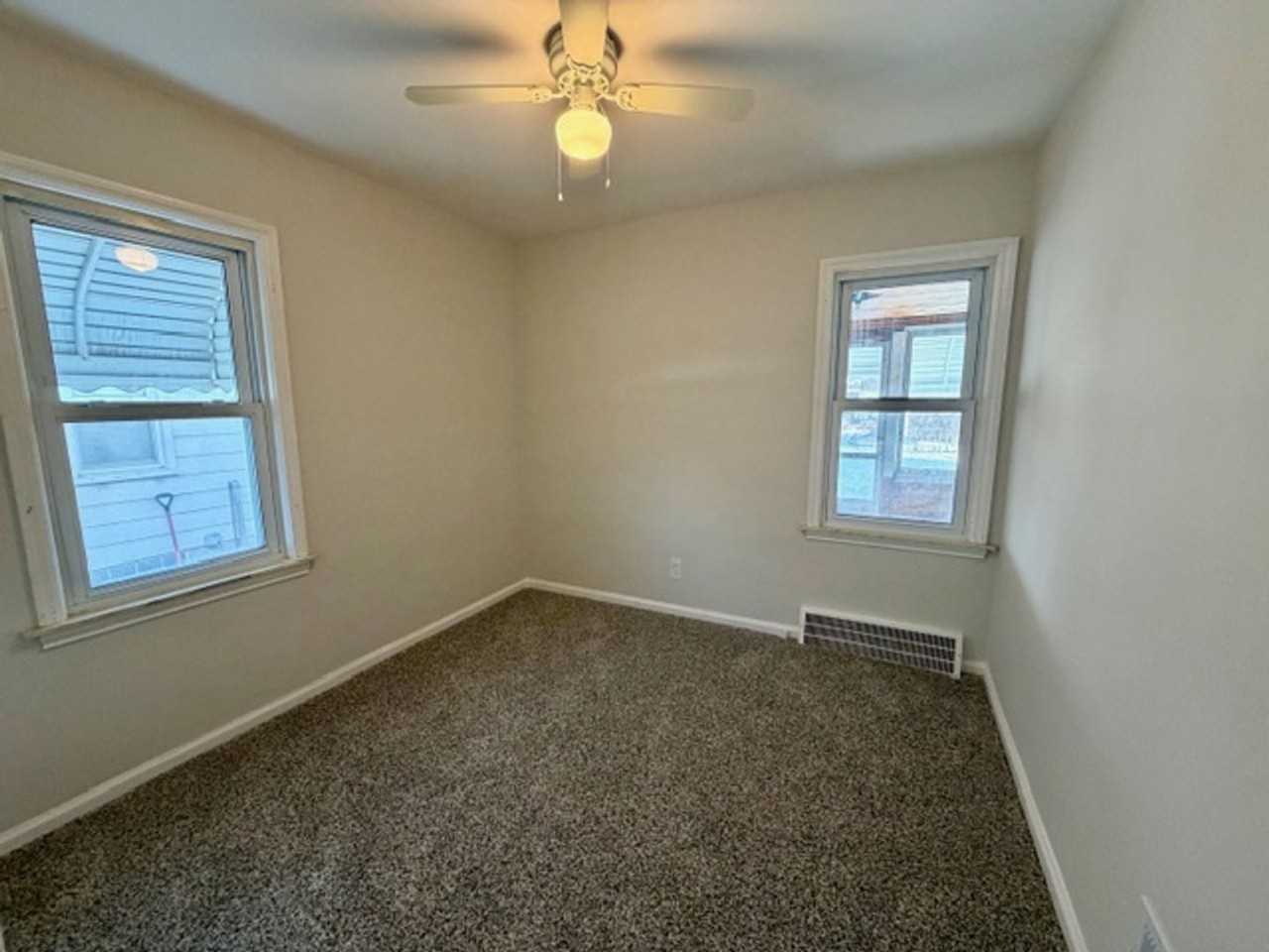 6219 Plainview Ave - Photo 5 of 16