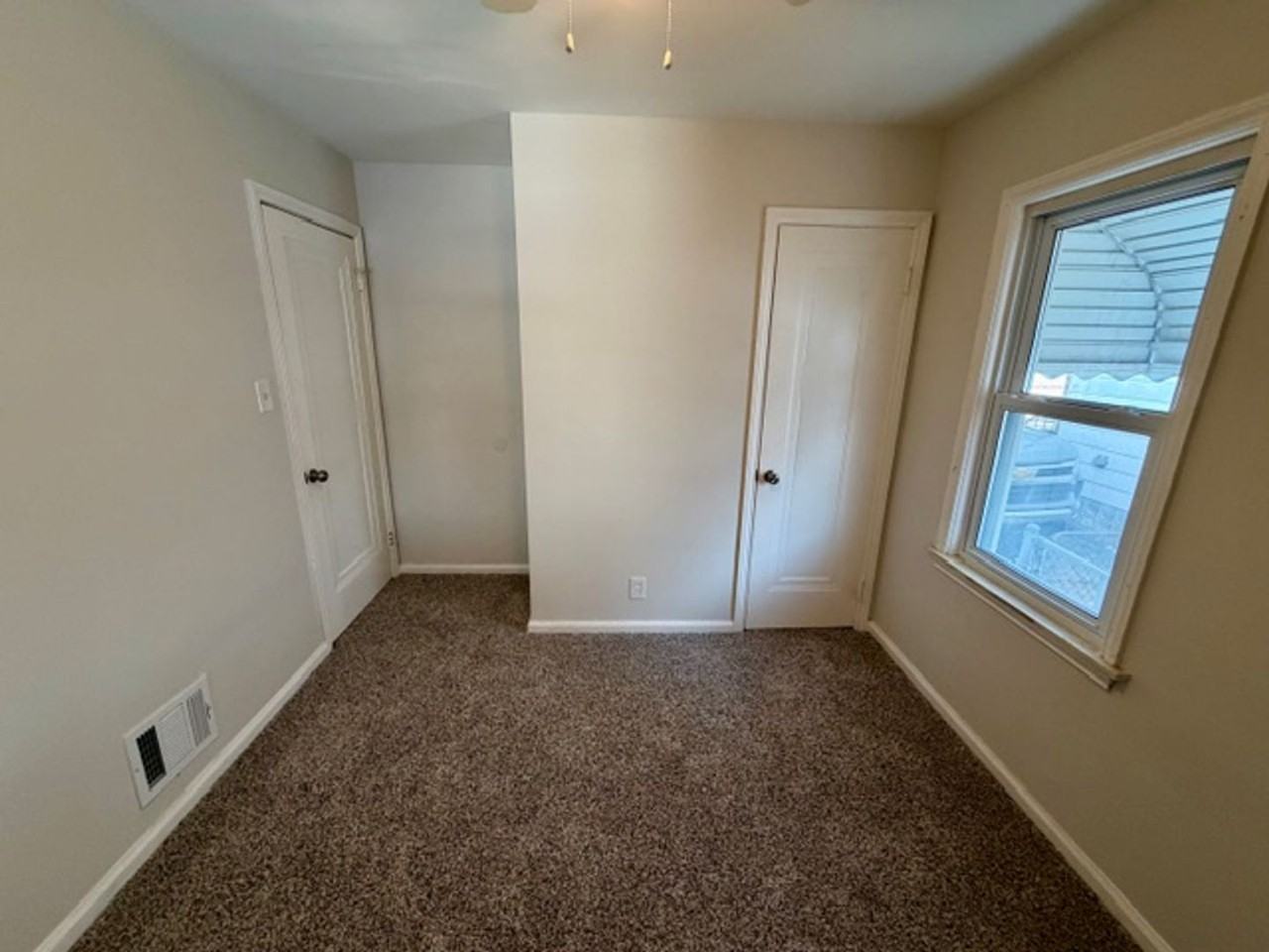 6219 Plainview Ave - Photo 7 of 16