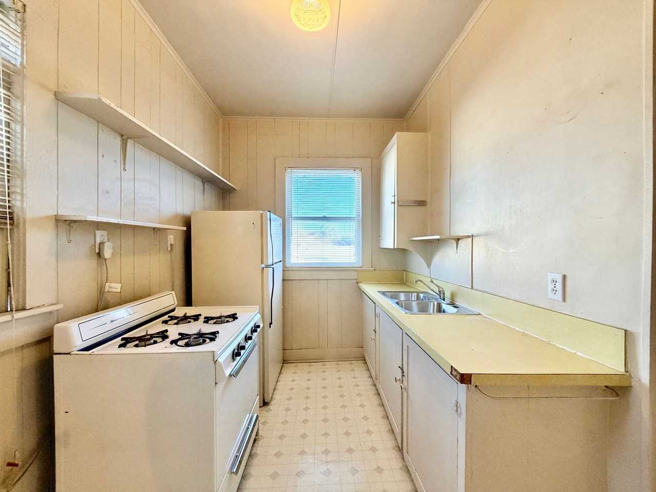 1006 Gregg St - Photo 3 of 6