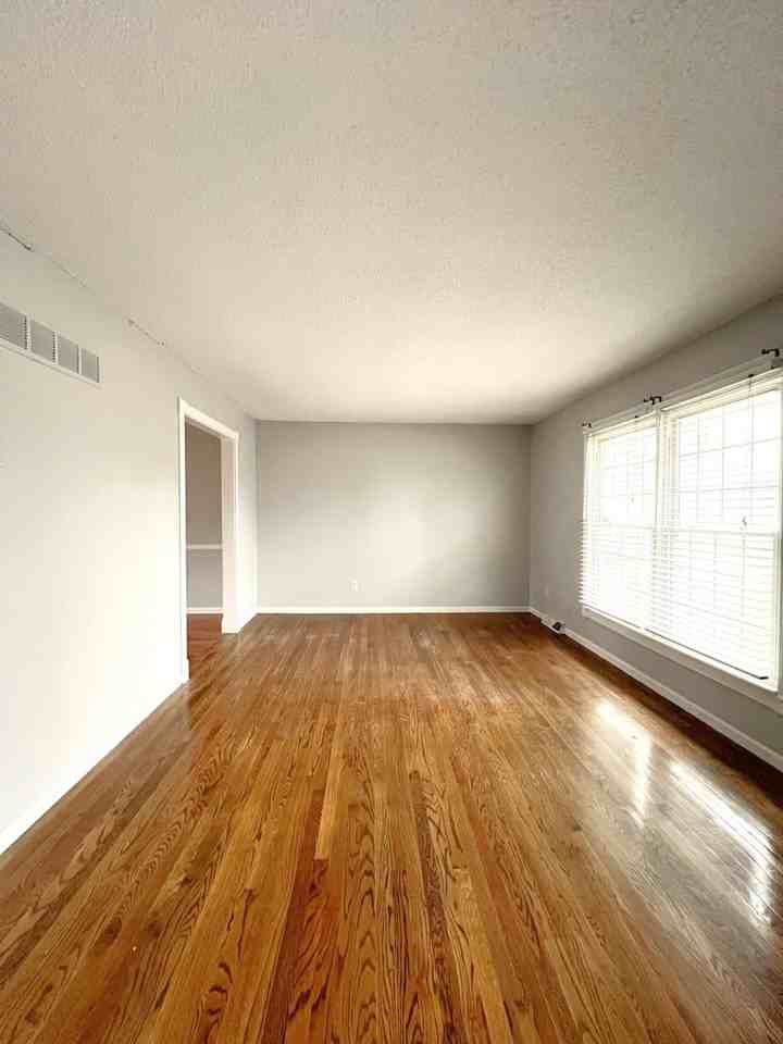 1211 Se 4th Ter - Photo 5 of 16