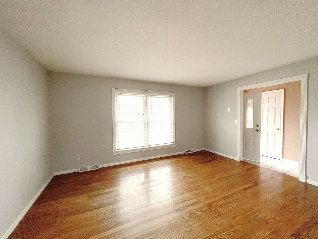 1211 Se 4th Ter - Photo 7 of 16