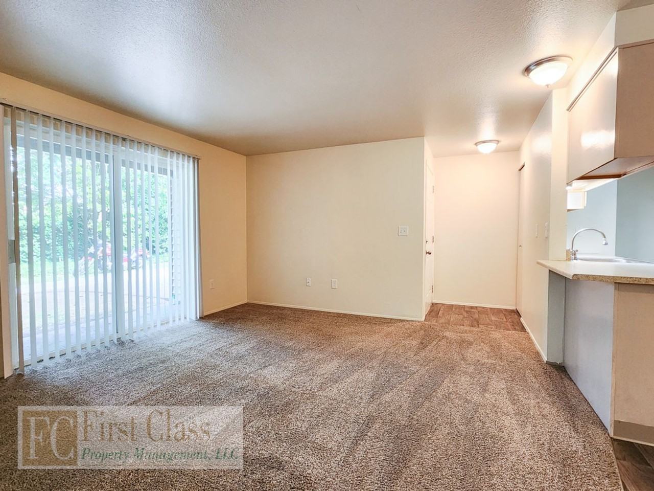 MAXWELL - Photo 2 of 43