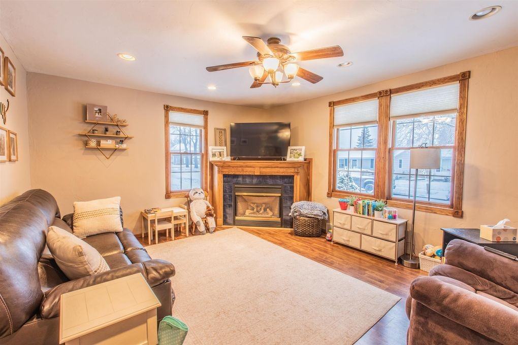 120 N Winnebago St - Photo 6 of 16