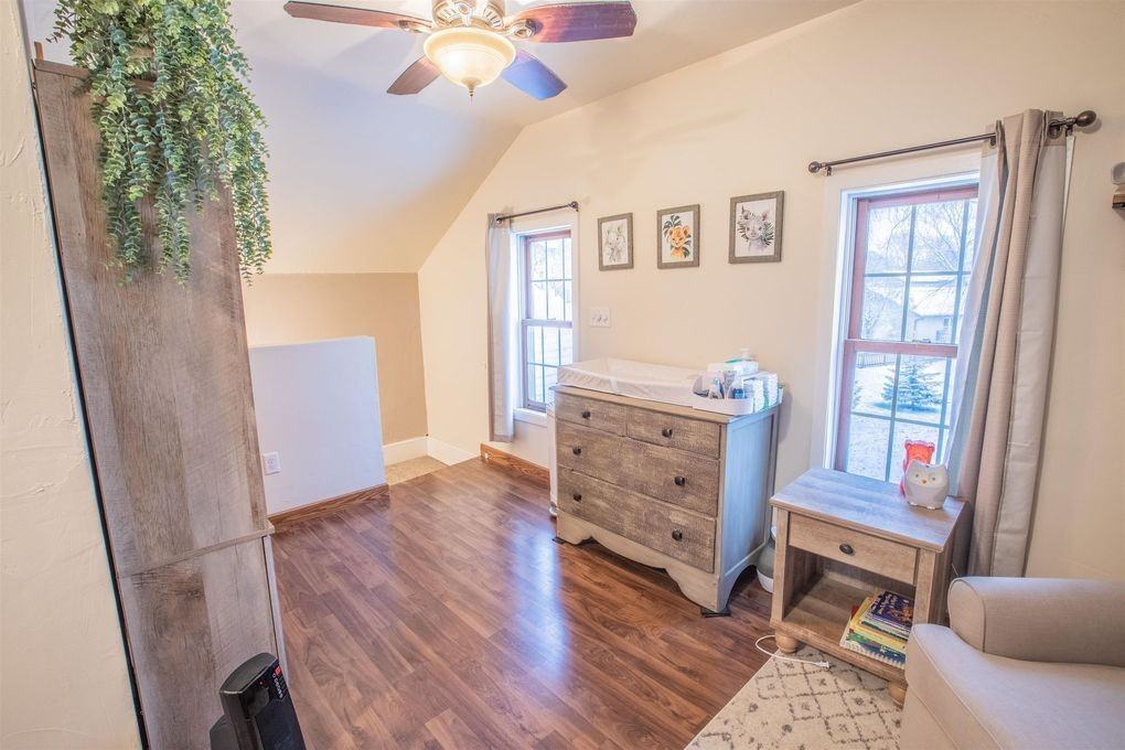 120 N Winnebago St - Photo 4 of 16