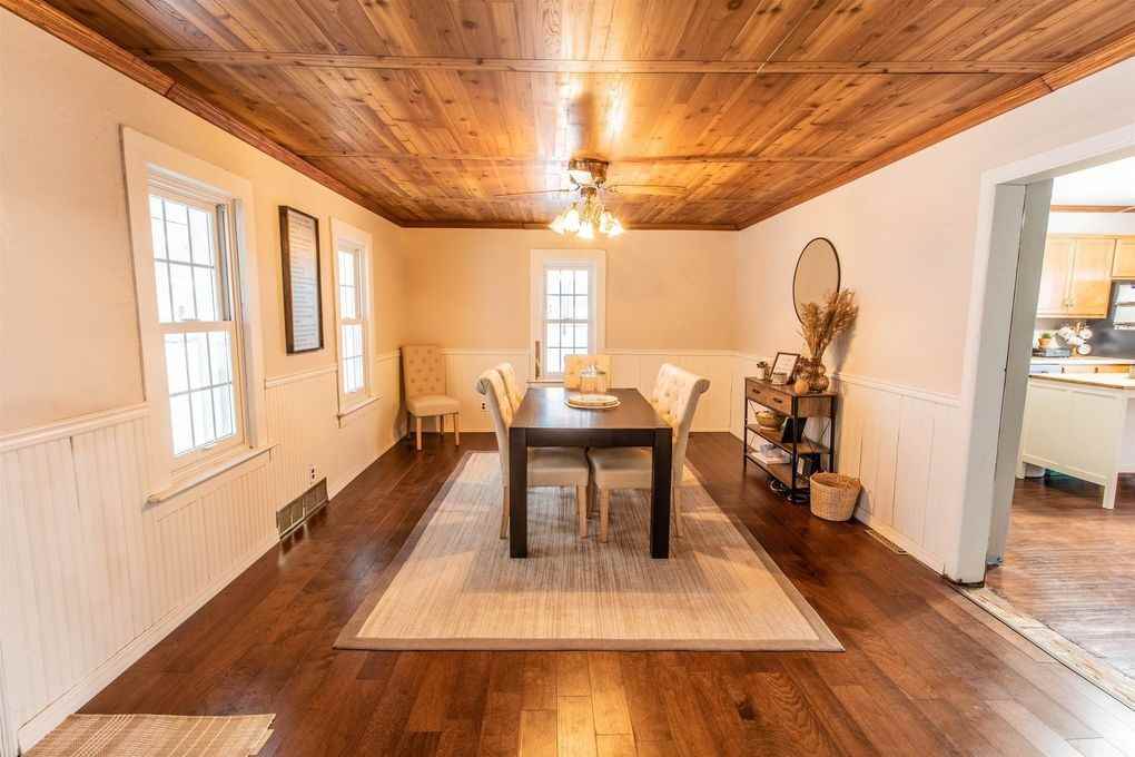 120 N Winnebago St - Photo 3 of 16