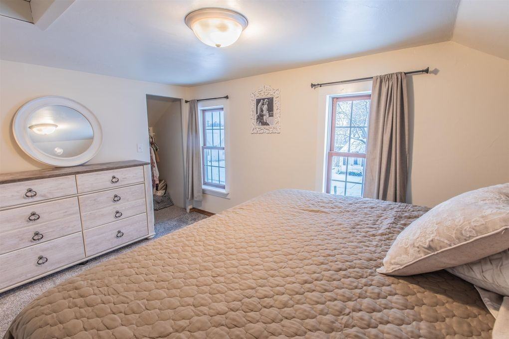 120 N Winnebago St - Photo 2 of 16