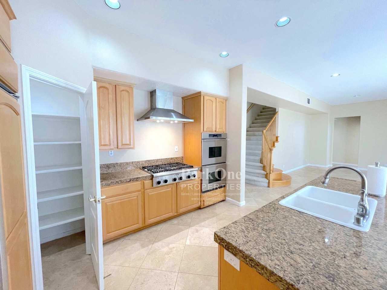 102 Forest Hill Dr - Photo 3 of 50