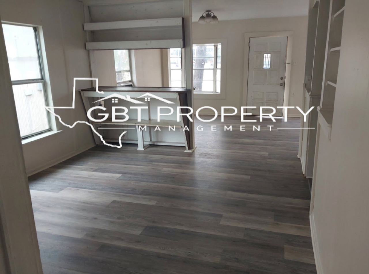 409 E Bowie St - Photo 2 of 4