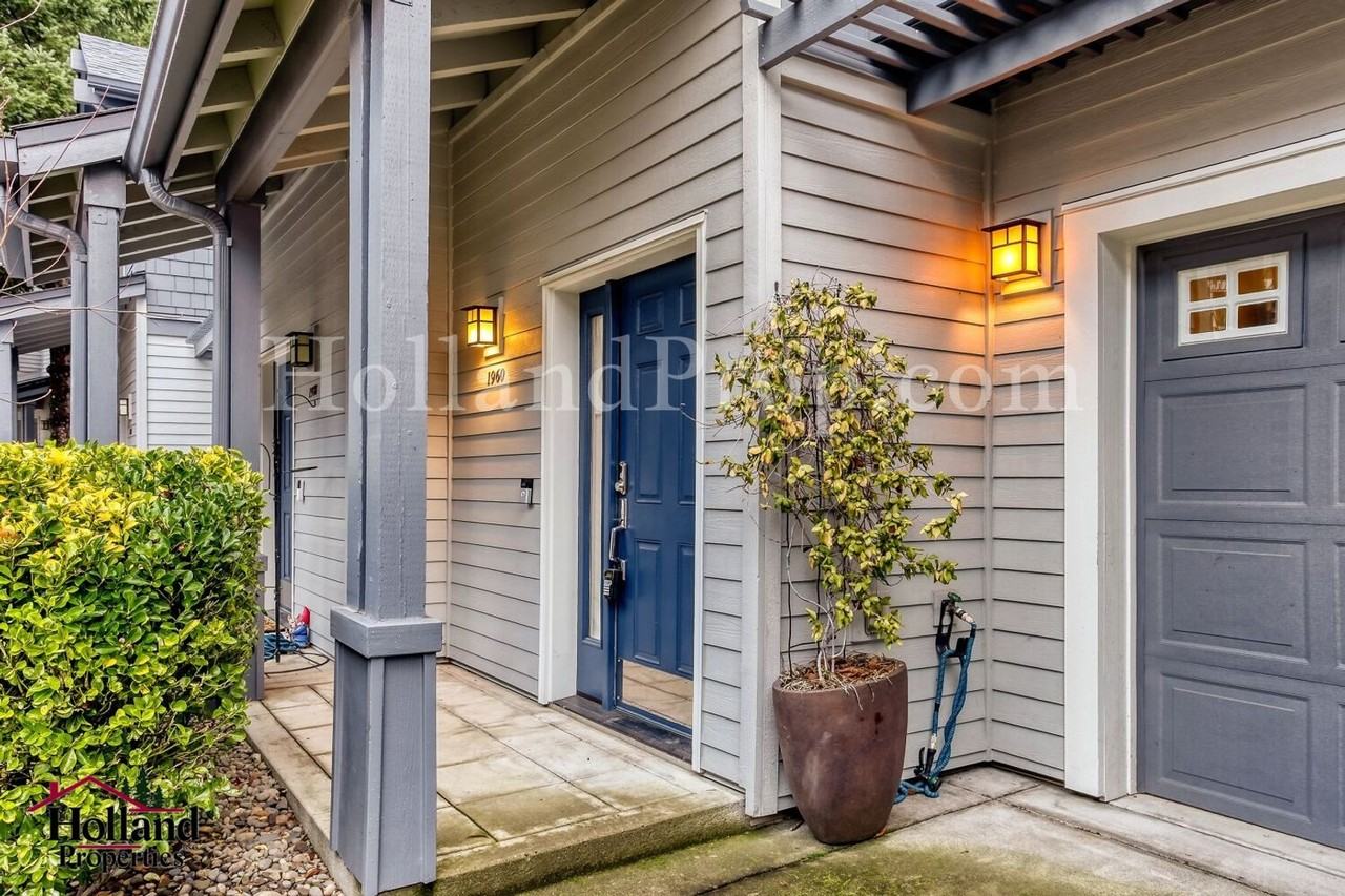 1960 Ne 50th Way - Photo 3 of 29