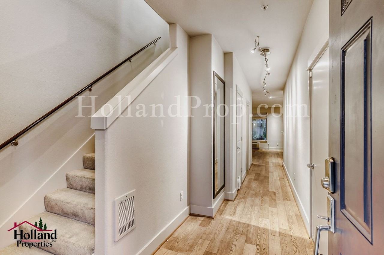 1960 Ne 50th Way - Photo 4 of 29