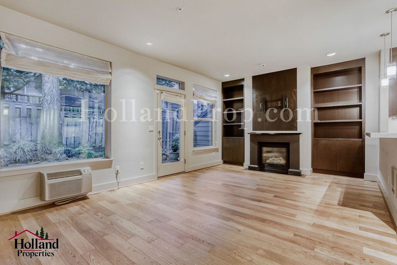 1960 Ne 50th Way - Photo 5 of 29