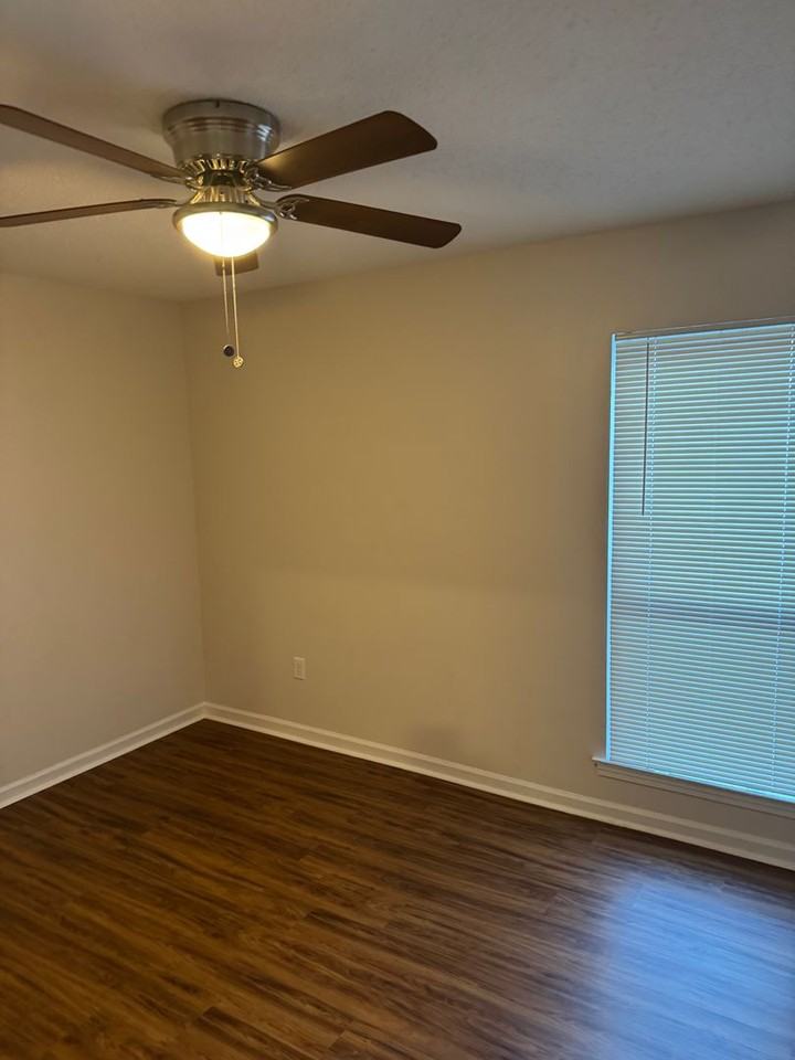 6298 Raible Dr - Photo 5 of 6