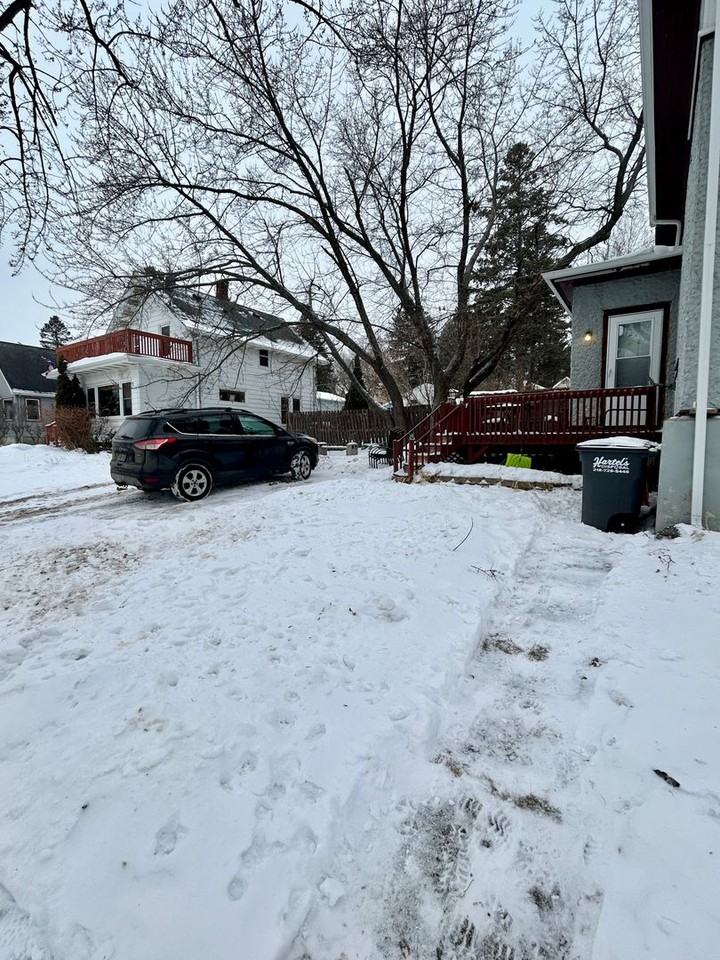 1001 N 13th Ave E - Photo 2 of 23