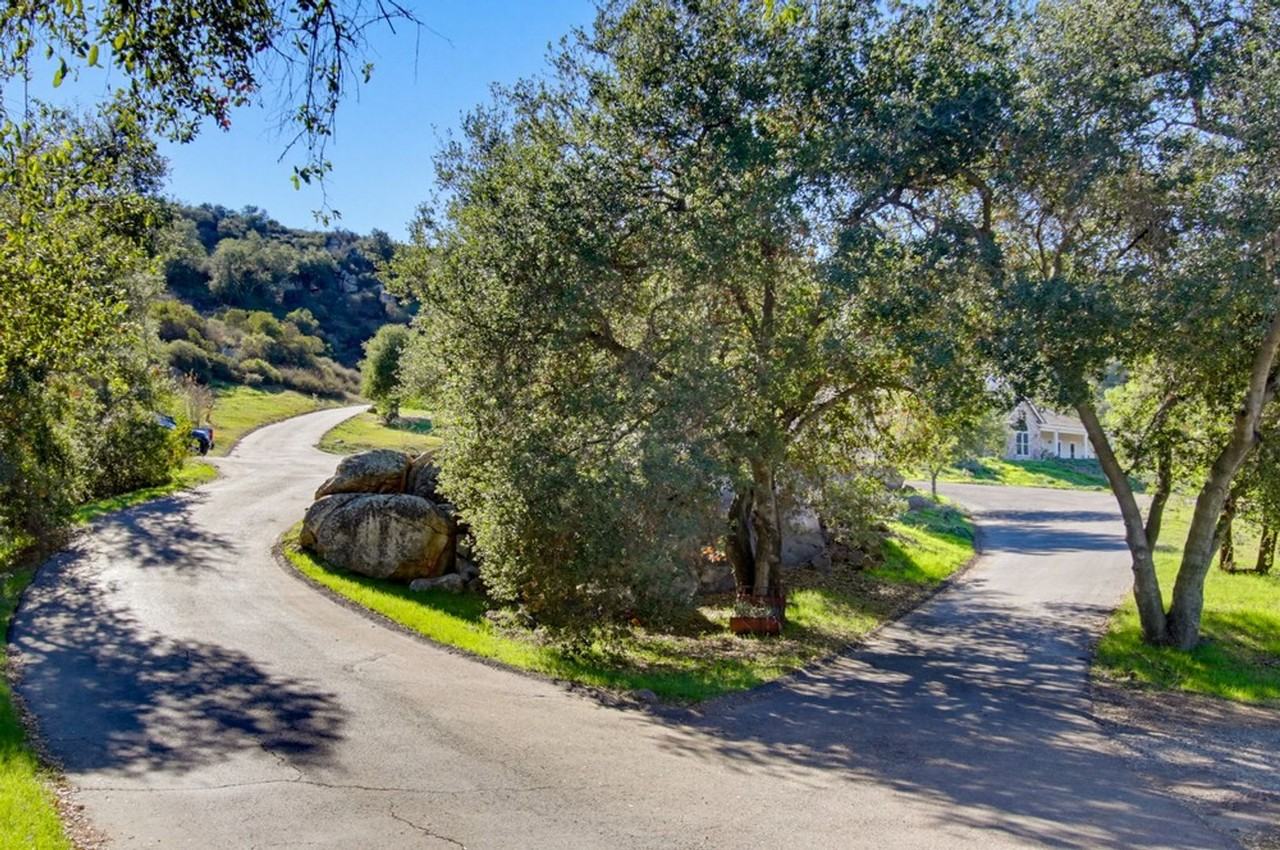 710 Gem Ln - Photo 2 of 50