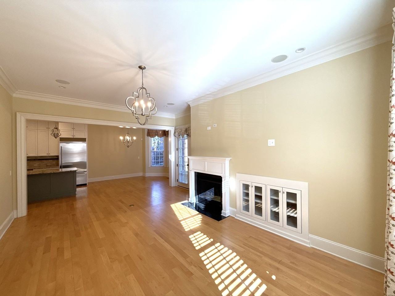 1109 S Kings Dr - Photo 3 of 24