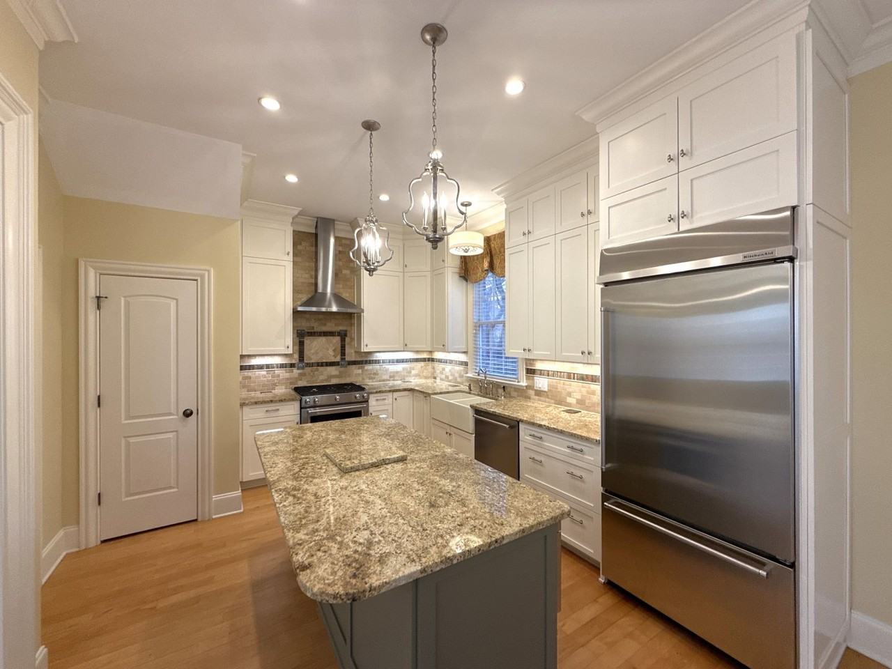 1109 S Kings Dr - Photo 5 of 24