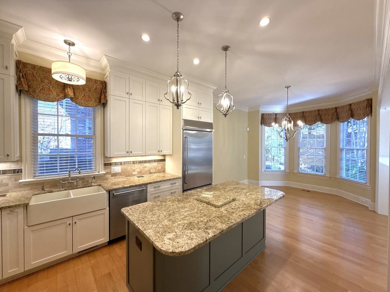 1109 S Kings Dr - Photo 6 of 24