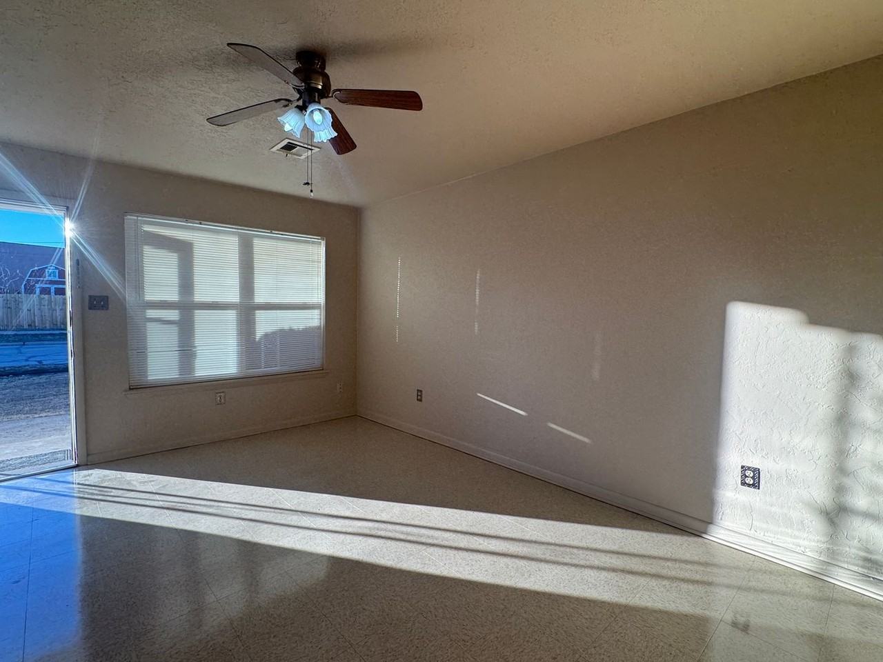 3011 Ne Cimarron Trl - Photo 2 of 15