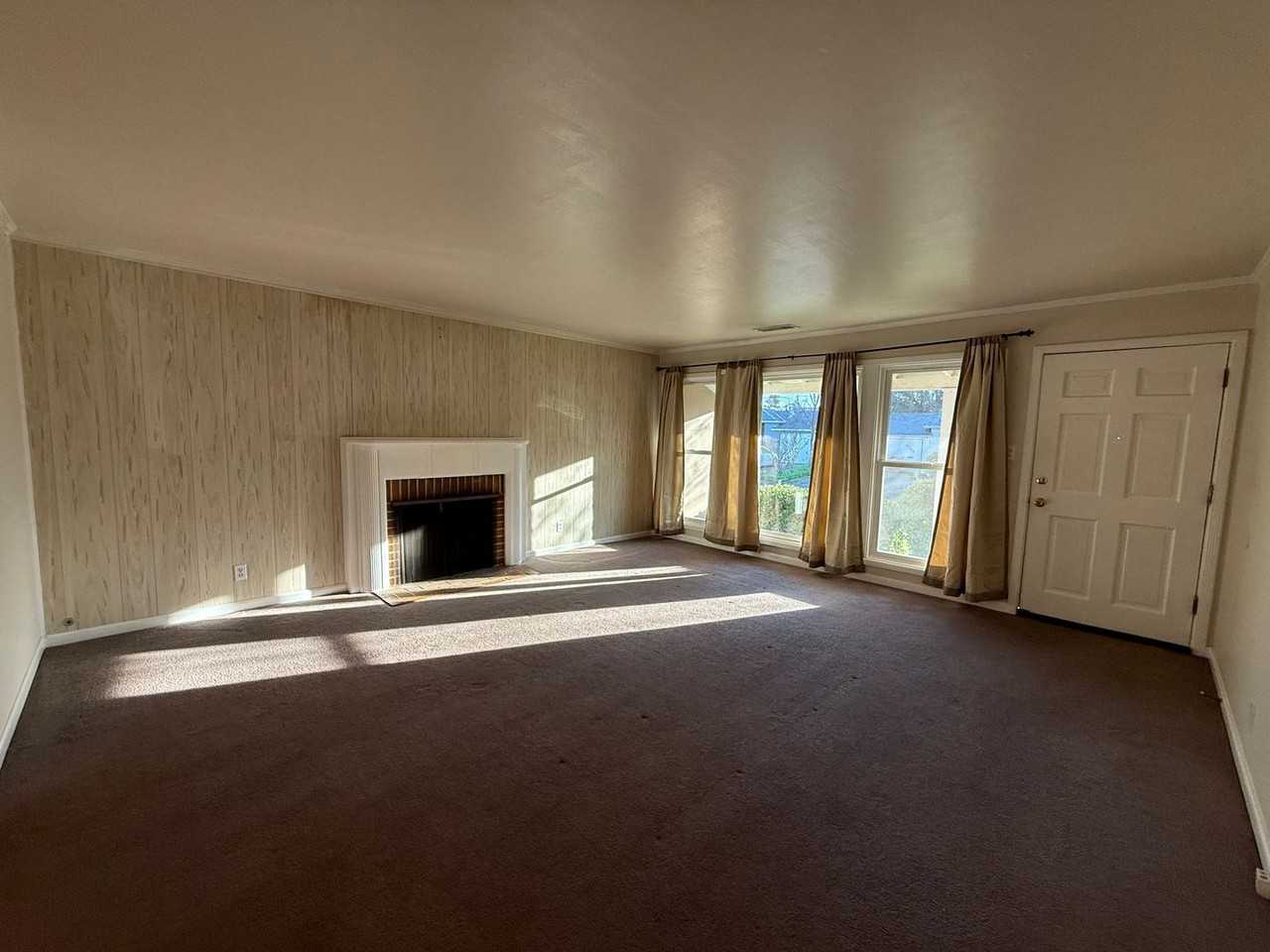 4209 Lyle St - Photo 3 of 25