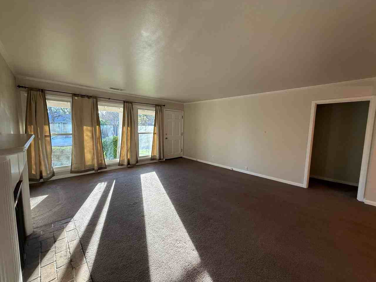 4209 Lyle St - Photo 4 of 25