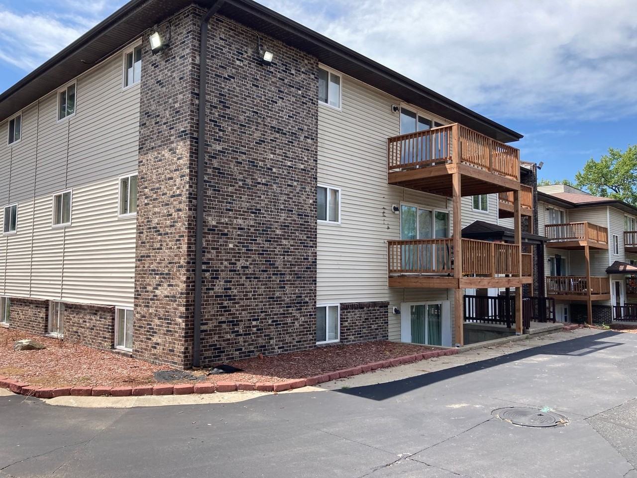 Capitol Hill Apartments - Photo 2 of 3