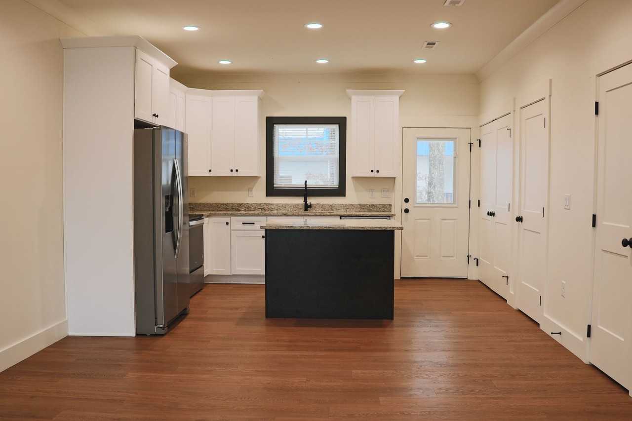 Oasis - Photo 3 of 8