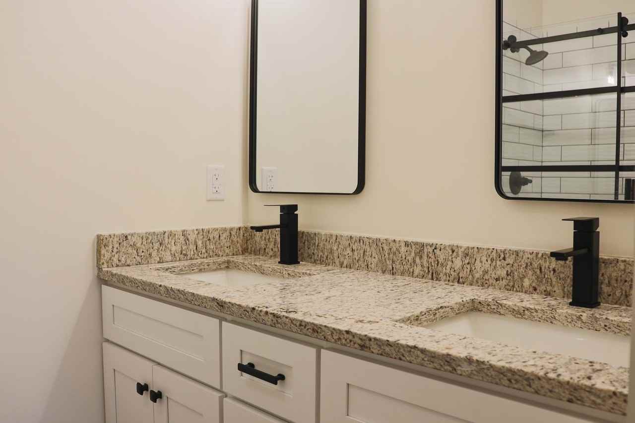 Oasis - Photo 6 of 8