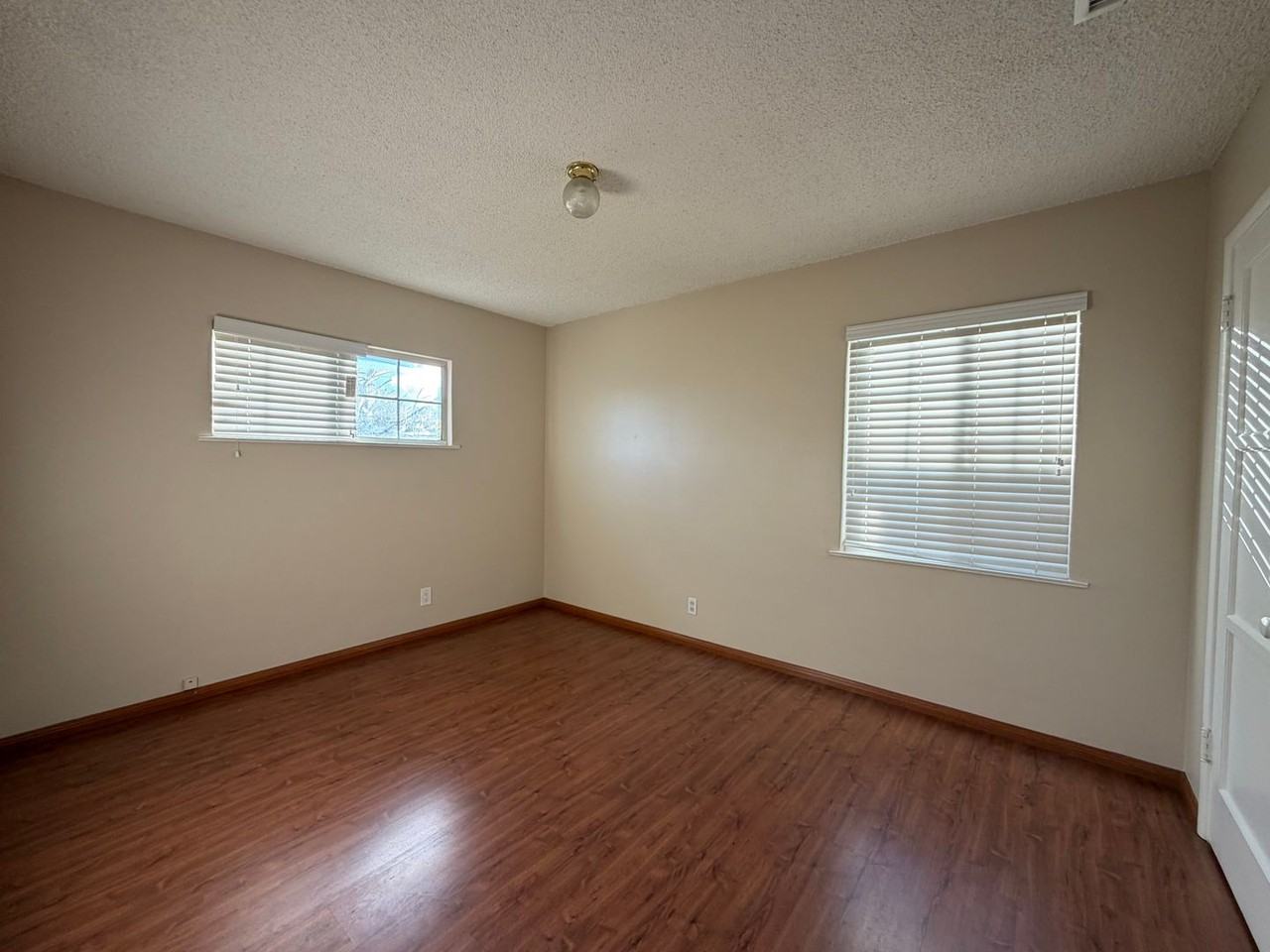 104 W Edna Pl - Photo 6 of 10