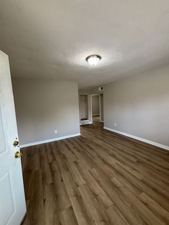 433 Wood Creek Dr. - Photo 4 of 16