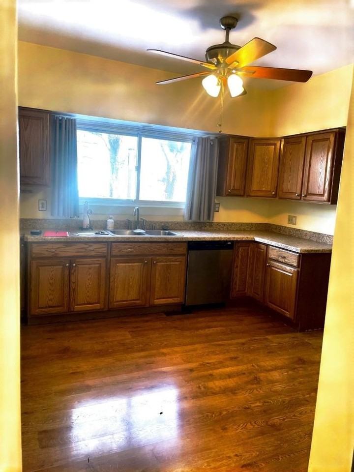 1314 Broadway St - Photo 6 of 15