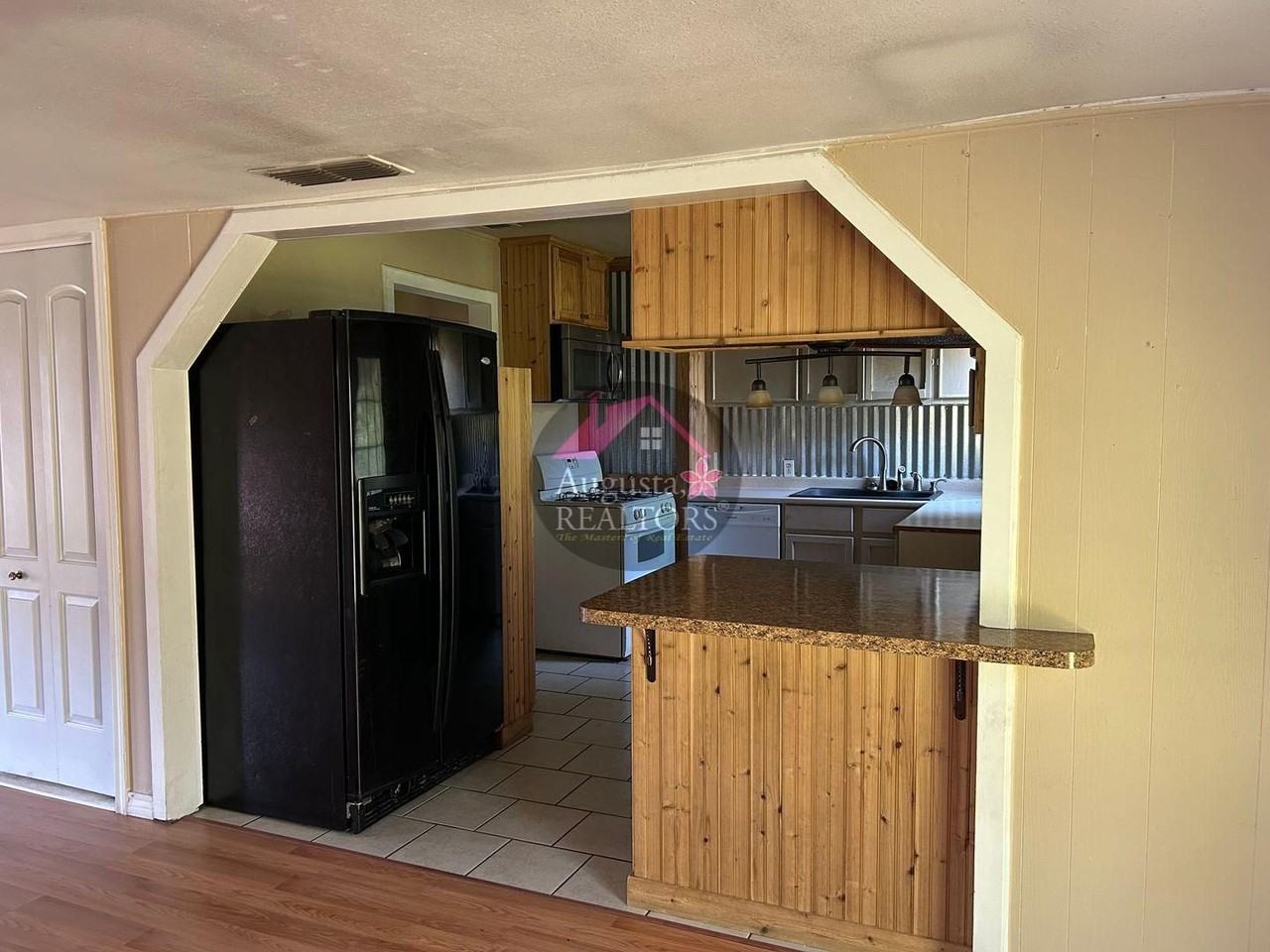 2210 Vine St - Photo 6 of 11