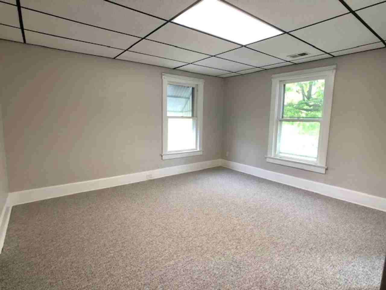 17 17 - 21 W Main Street - Photo 5 of 9