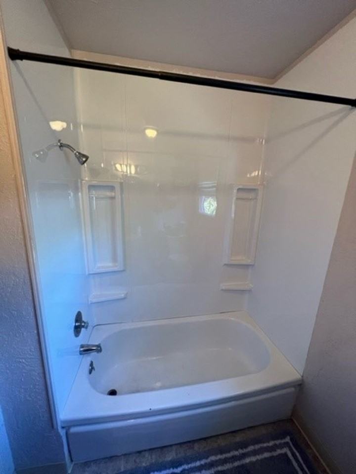 235 Sw Laurel St - Photo 6 of 16