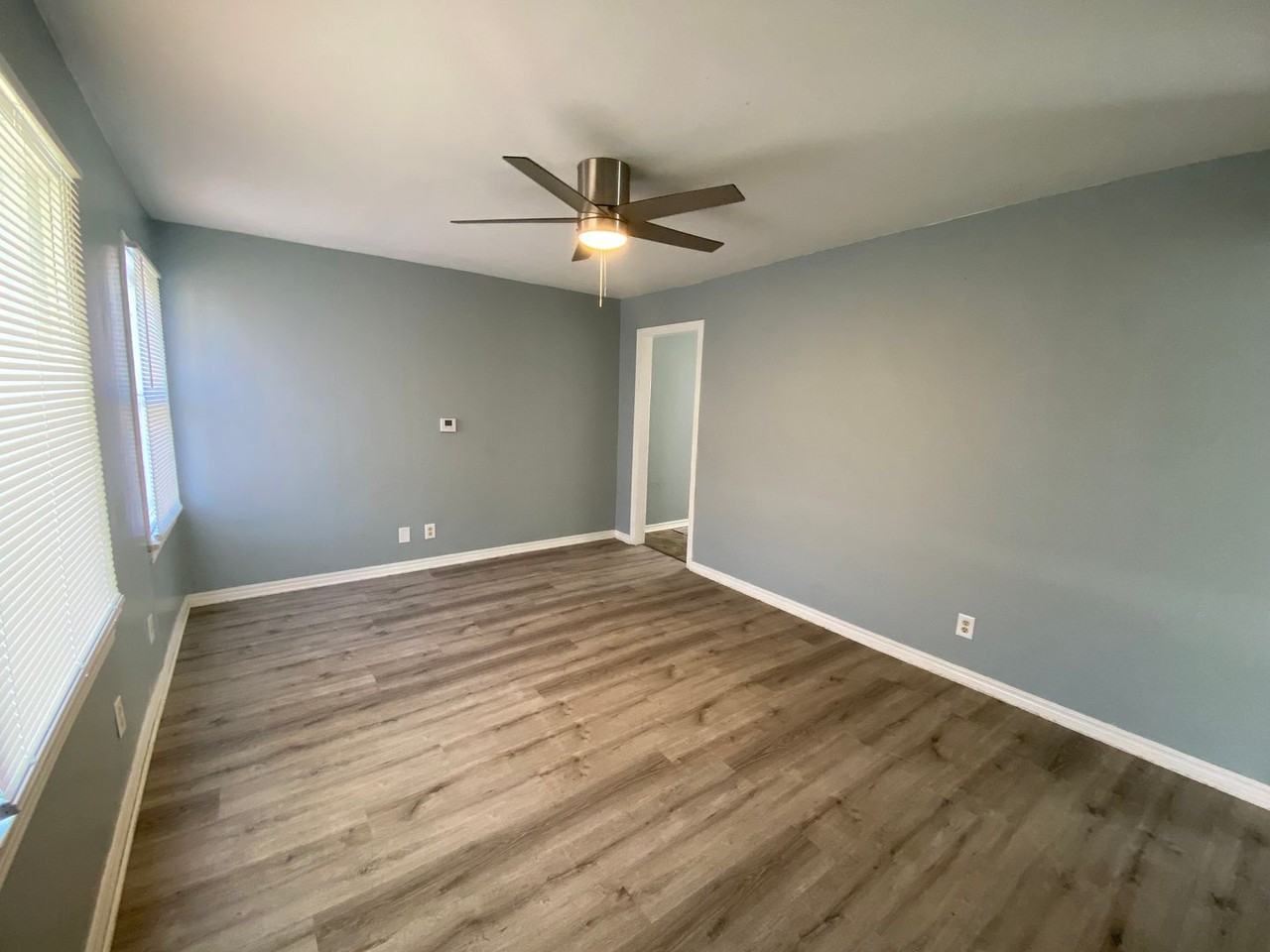 2541 Everitt Dr - Photo 2 of 7