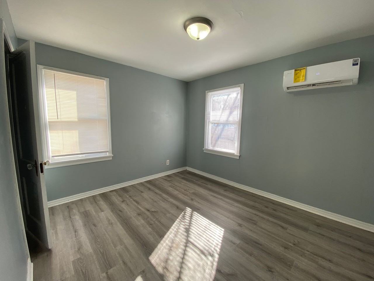 2541 Everitt Dr - Photo 5 of 7