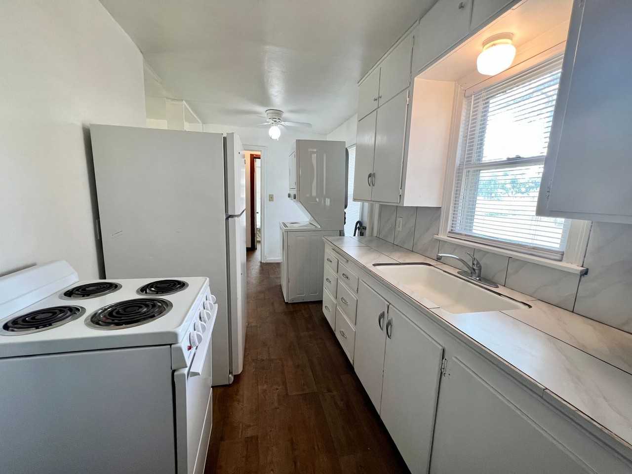 1114 N Davis St - Photo 4 of 4