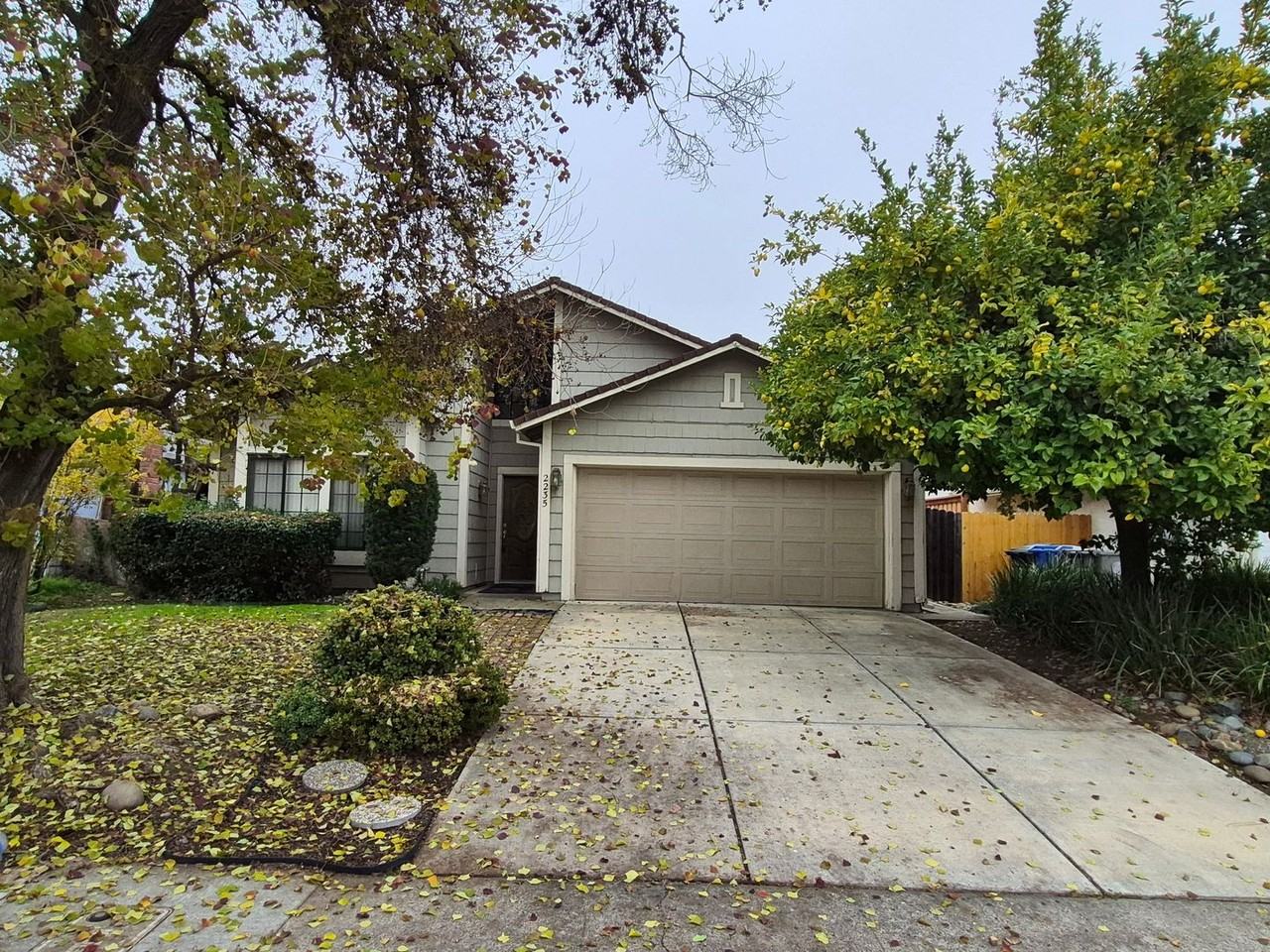 2235 Coroval Dr - Photo 2 of 18