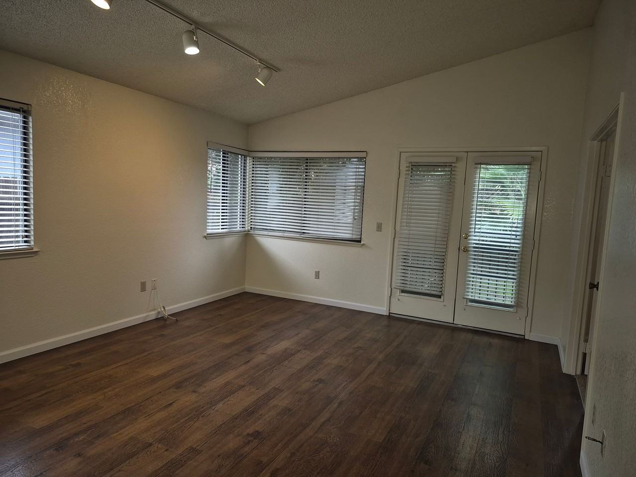 2235 Coroval Dr - Photo 7 of 18