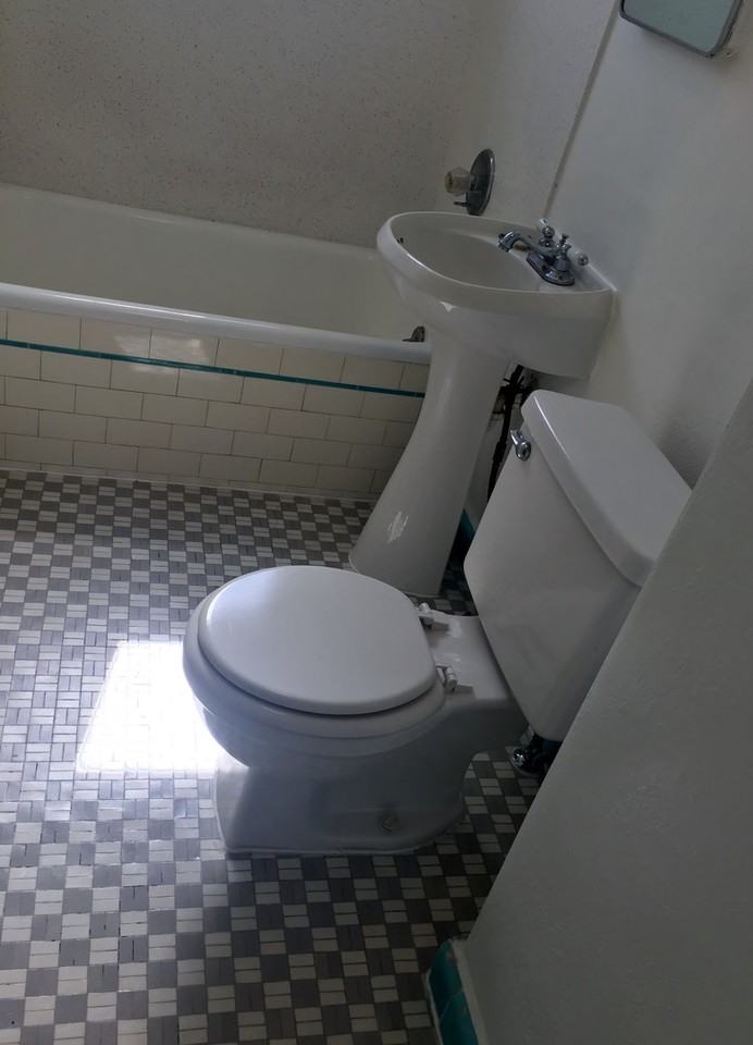 132 Lewis St - Photo 3 of 10