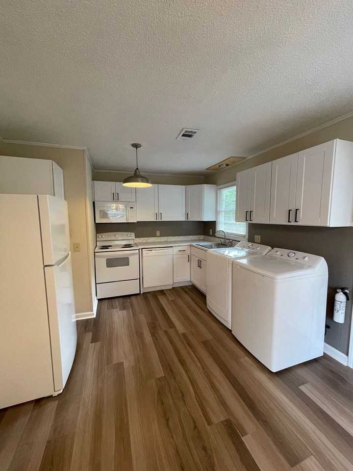 207 Charleston Ave - Photo 3 of 12