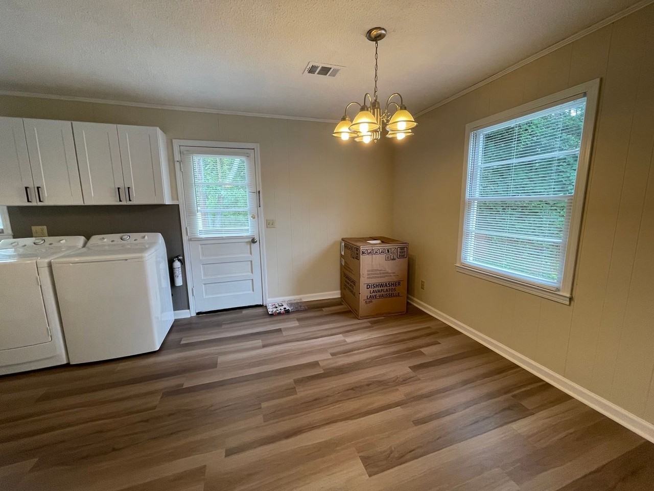 207 Charleston Ave - Photo 4 of 12